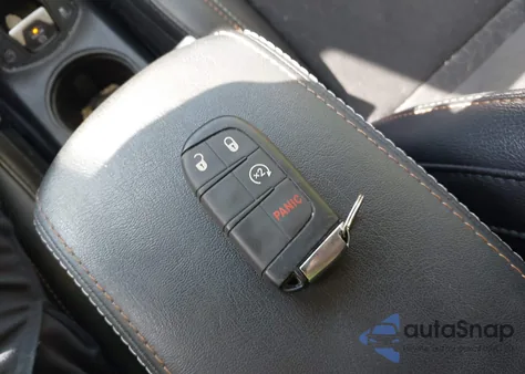 2020 Jeep Compass Latitude 4X4 z USA, uszkodzony, nr VIN 3C4NJDBB6LT168788